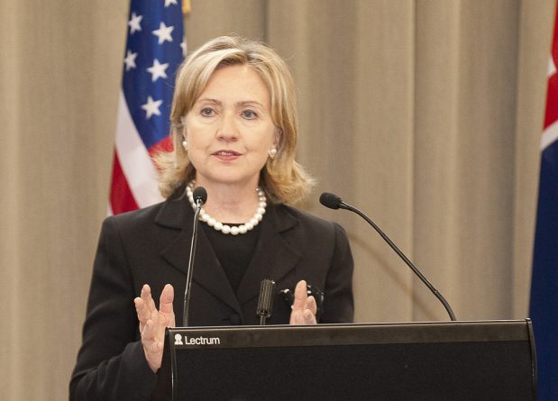 Знаменитости: Хиллари Клинтон «не помнит» подробностей использования личного сервера электронной почты