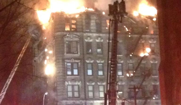 Происшествия: Пожар в Upper East Side: 1 человек погиб и 13 ранено