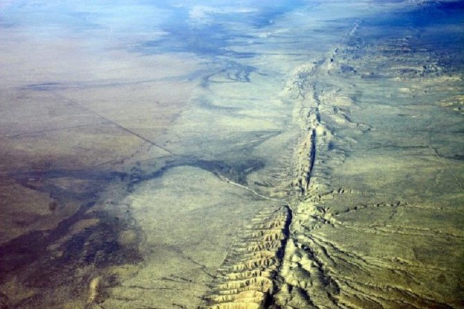 Популярное: Калифорнии угрожает землетрясение магнитудой в 7 баллов