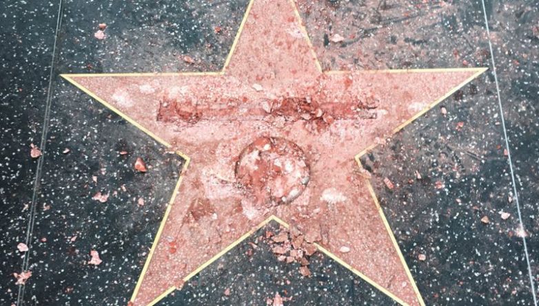 Знаменитости: В Лос-Анджелесе на «Аллее славы» разбили звезду Дональда Трампа (видео)