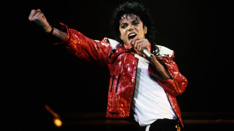 Знаменитости: В этом году Майкл Джексон заработал больше, чем любая живая знаменитость
