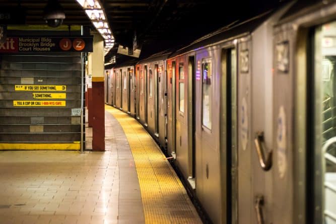 Популярное: На станции Таймс-Сквер женщину толкнули под поезд