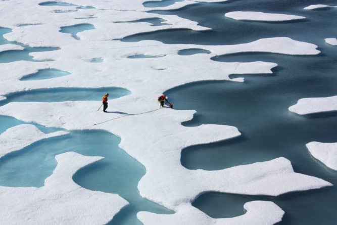 В мире: Канадская армия исследует странный шум на дне океана в Арктике