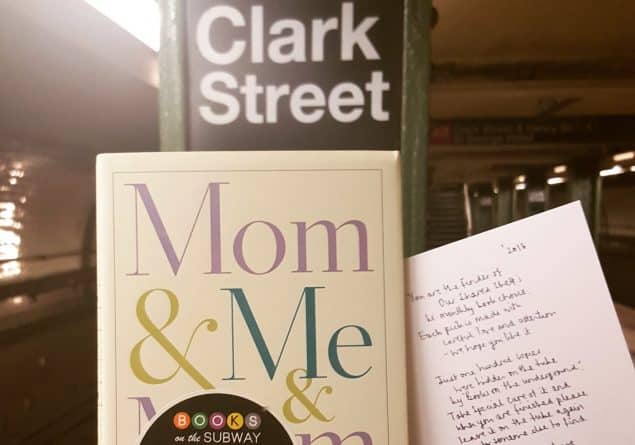 Знаменитости: Эмма Уотсон устроила книжные «прятки» в метро Нью-Йорка