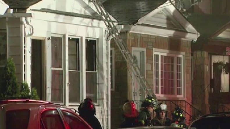 Происшествия: Пожар в Куинсе разрушил трехэтажное здание