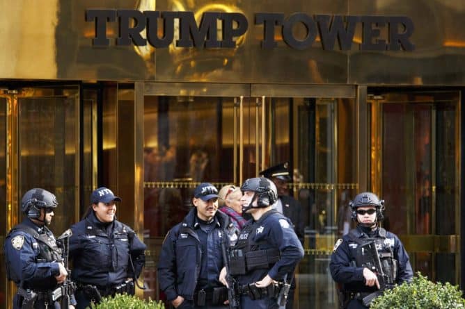 Общество: Полиция усилила охрану Trump Tower