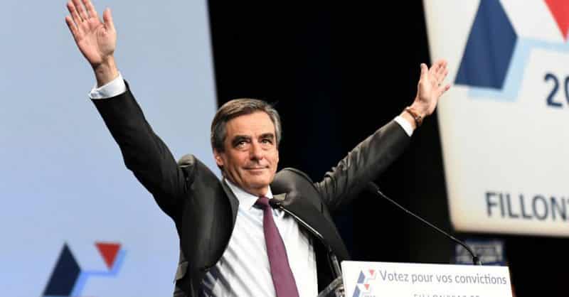 Политика: Франсуа Фийон лидирует на праймериз во Франции