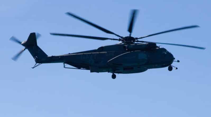 Происшествия: Военный вертолет США произвел посадку на территории школы