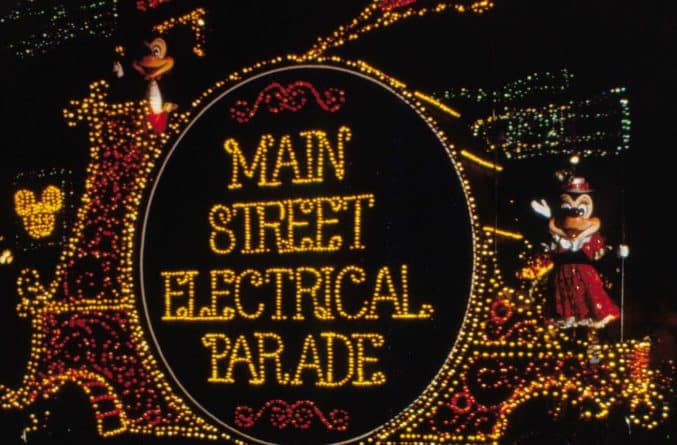 Афиша: Электрический парад - опять в Диснейленде!