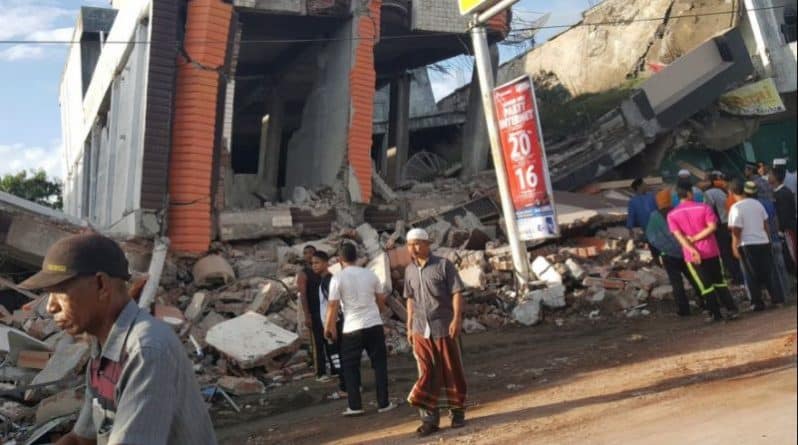 В мире: Землетрясение в Индонезии: 97 человек погибли