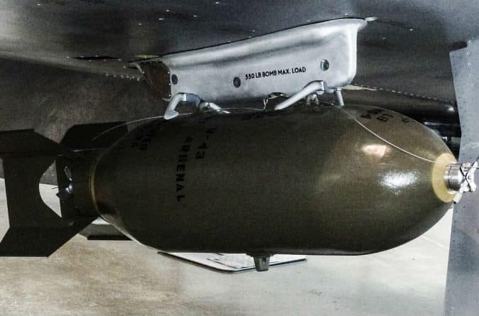 В мире: Рождественский "сюрприз": в Баварии обнаружили гигантскую бомбу времен Второй Мировой войны