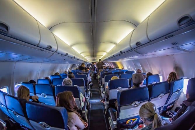 Общество: Телефонные звонки на борту самолетов скоро станут реальностью