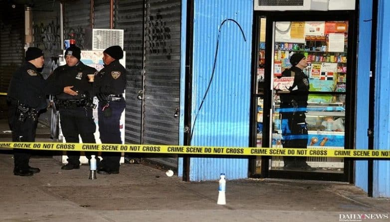 Происшествия: Мужчина застрелен перед входом в винный магазин в Bronx