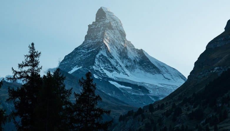 В мире: Американский турист разбился насмерть в швейцарских Альпах
