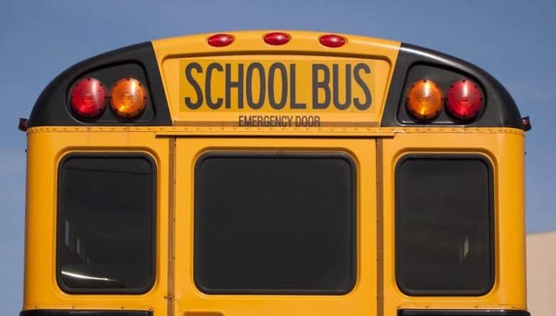 Происшествия: Родители возмущены: школьный автобус в Queens проехал на красный