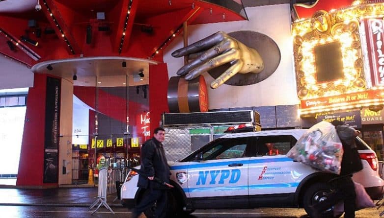 Происшествия: Двое получили ножевые ранения во время нападения на Times Square