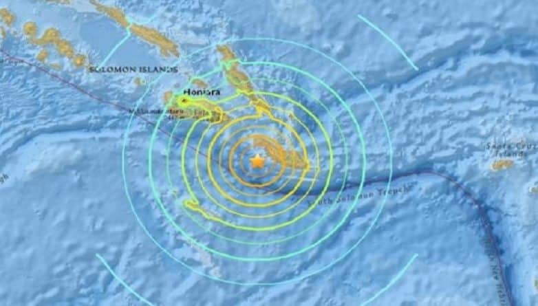 В мире: Официальное предупреждение о цунами на побережье Тихого океана