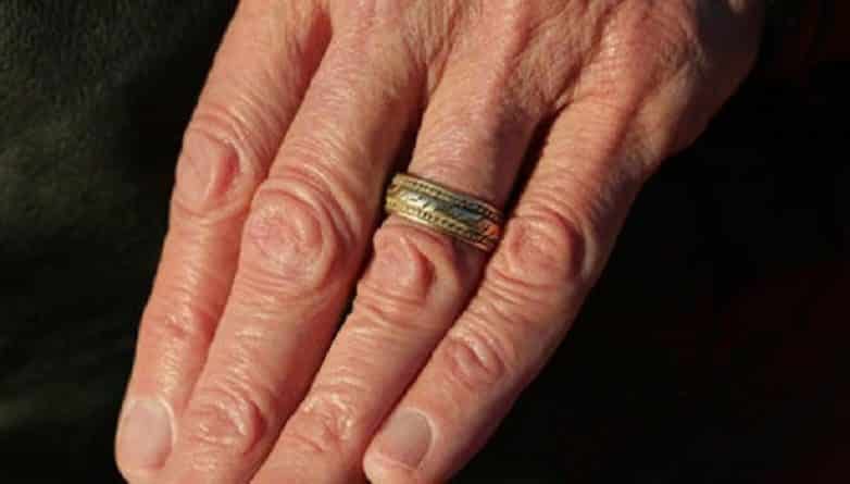 Общество: Рождественское чудо: мужчине вернули обручальное кольцо спустя 15 лет