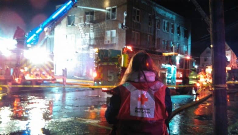 Происшествия: Пожары в Brooklyn и New Jersey: морозы мешают работе пожарных
