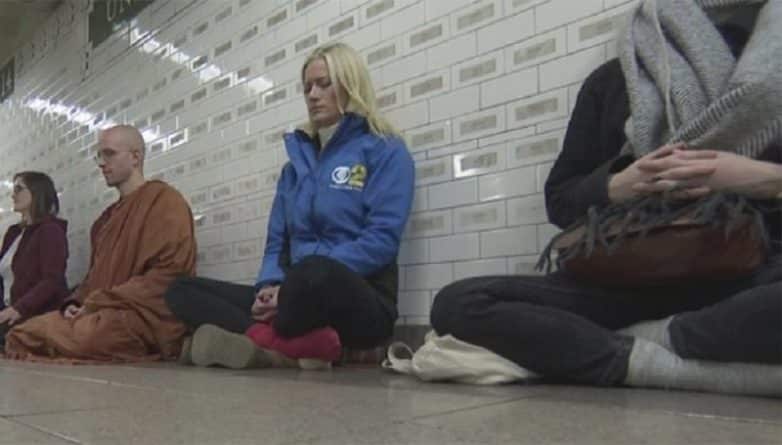 Здоровье: "Уличное уединение": сеансы медитации в нью-йоркском метро