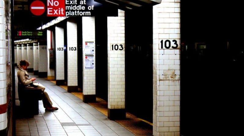 Происшествия: В Нью-Йорке из-за пожара в метро изменен график движения поездов