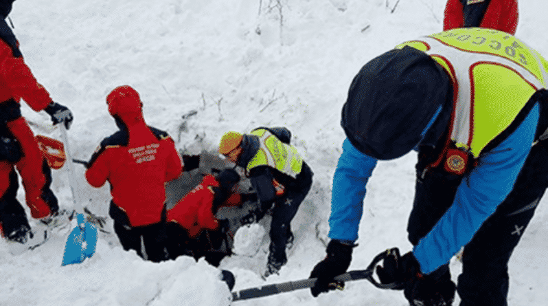 В мире: Шесть человек выжили в итальянском отеле, оказавшемся под лавиной