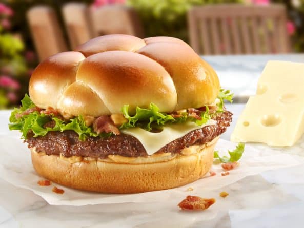 Досуг: Юбилейный макбургер можно будет получить за твит