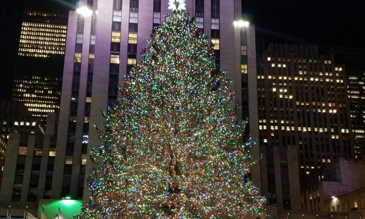Досуг: Успейте попрощаться с праздничной елью у Rockefeller Center