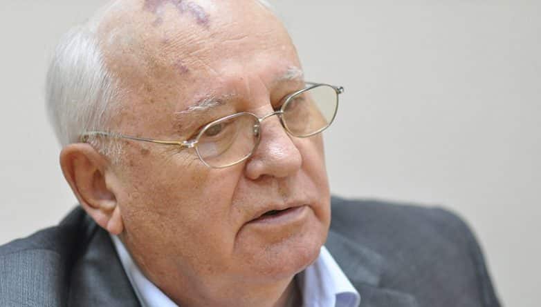 Политика: Михаил Горбачев: "Похоже, мир готовится к войне"