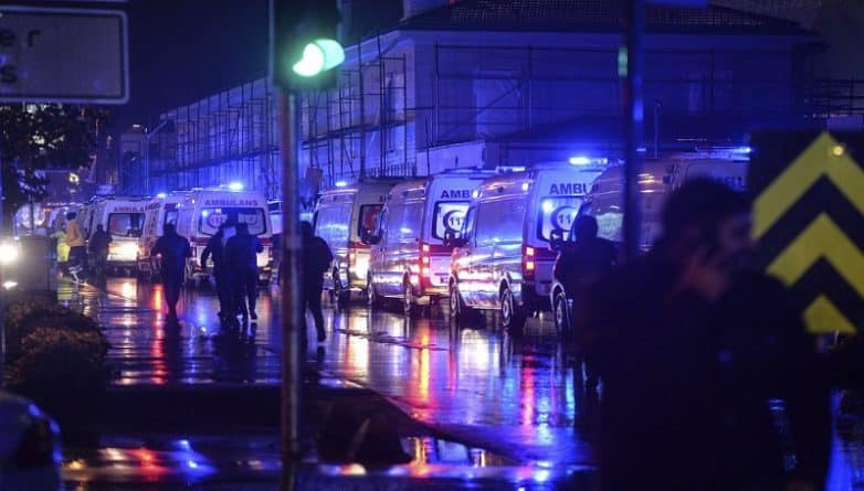 В мире: Теракт в ночном клубе Стамбула: переодетый в Санта Клауса стрелок убил 39 человек