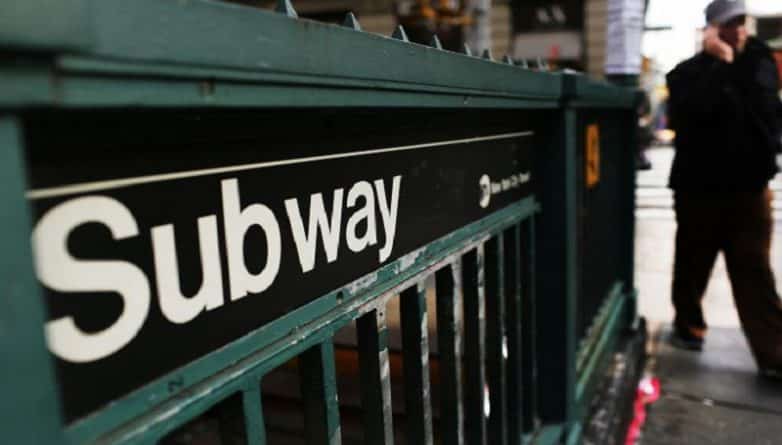 Происшествия: Тающий снег вызвал задержки на восьми линиях метро Нью-Йорка сегодня утром