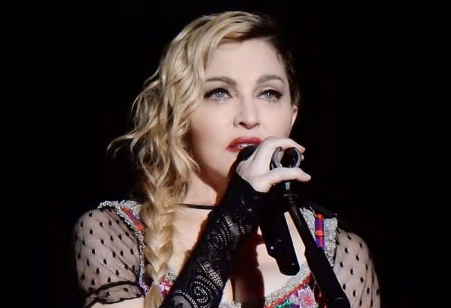 Знаменитости: Мадонна опровергает слухи об усыновлении африканских детей