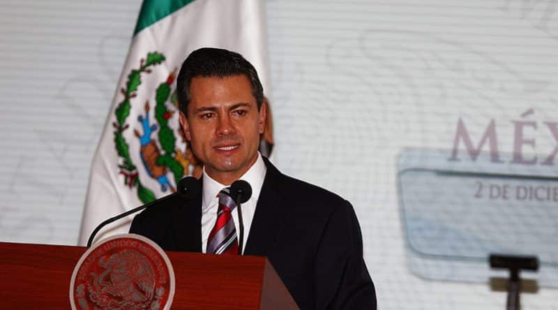 Политика: Мексиканский президент не собирается платить за стену на границе с США