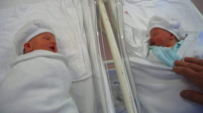 Общество: Исключительный случай: близнецы родились с разницей в год