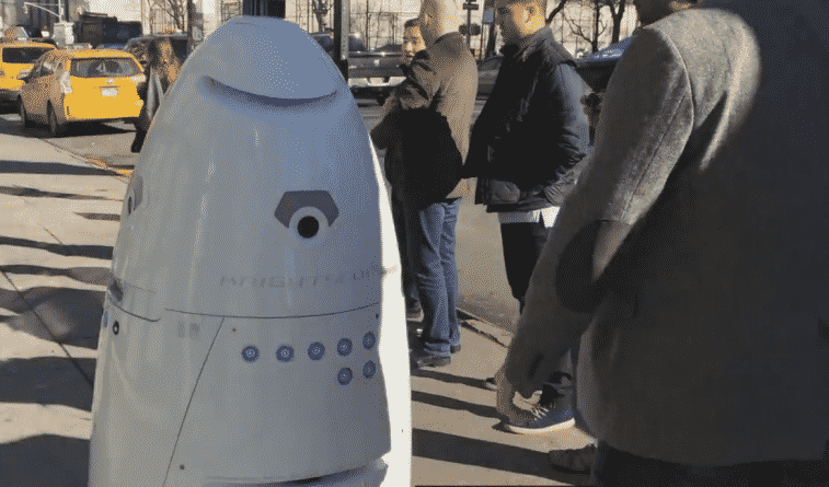 Технологии: На нью-йоркской улице появился робот-патрульный