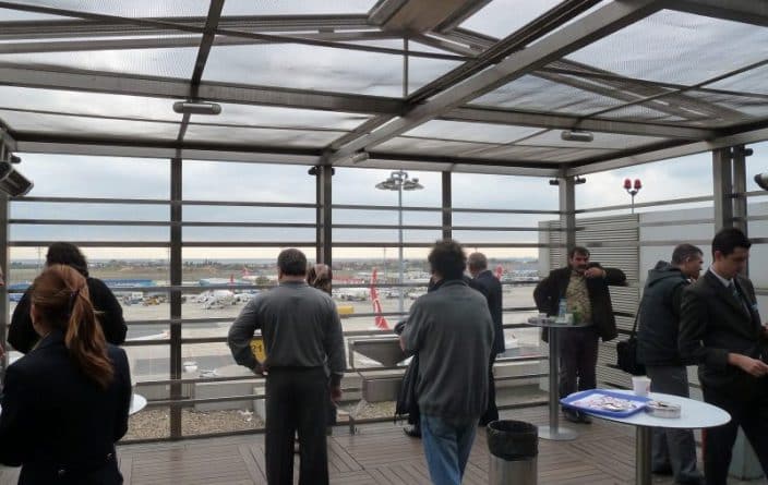 В мире: В аэропорту Стамбула отменили более тысячи рейсов