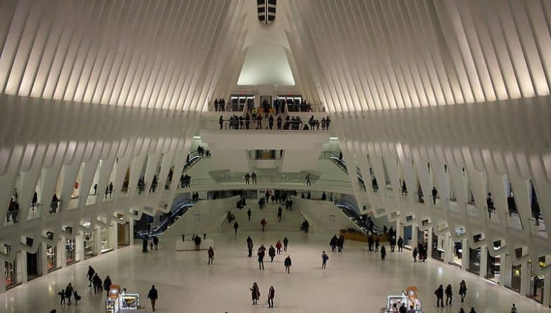 Происшествия: Молодая женщина разбилась насмерть, упав с эскалатора во Всемирном торговом центре Oculus