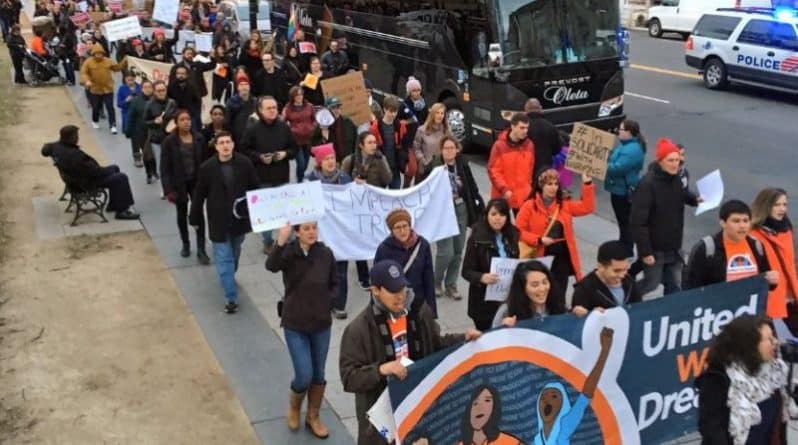 Общество: Более 500 жителей Нью-Йорка выступили против теории «Разбитых окон»