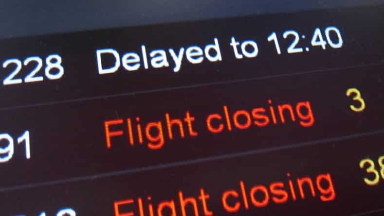Популярное: Из-за непогоды в Калифорнийских аэропортах отменили сотни рейсов