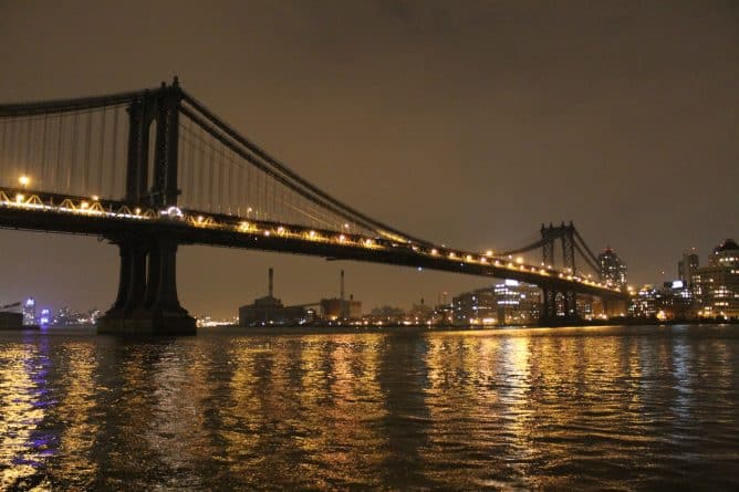 Популярное: Жительница Нью-Йорка родила ребенка на Бруклинском мосту