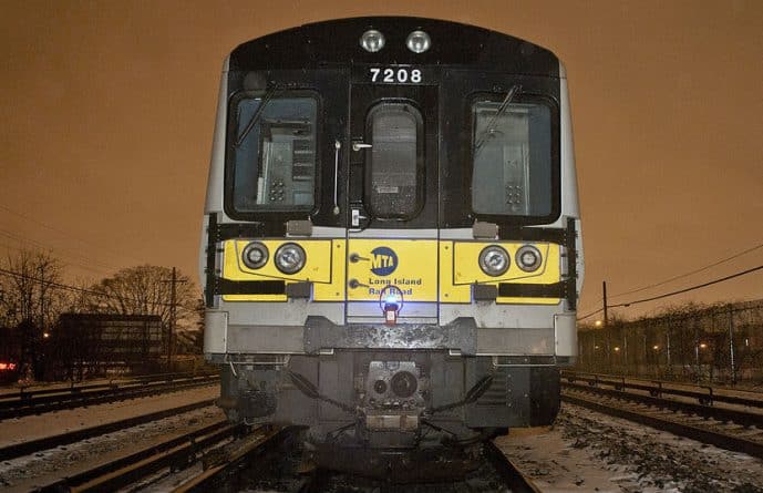 Происшествия: В течение суток поезда сбили трех жителей Нью-Йорка