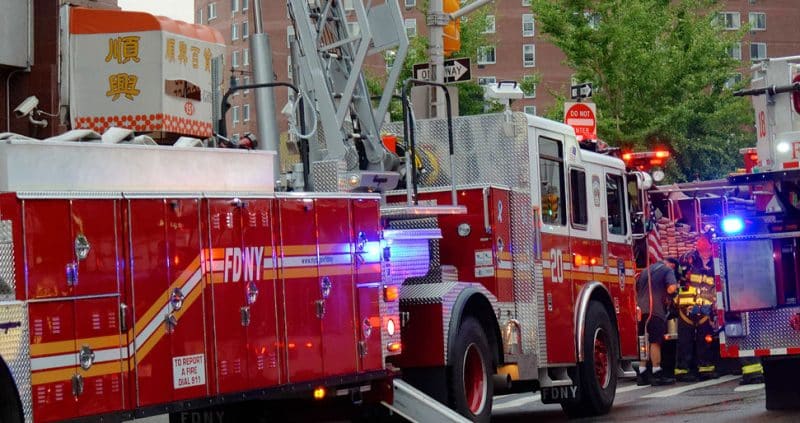 Происшествия: 3 человека пострадали во время пожара на Таймс-Сквер