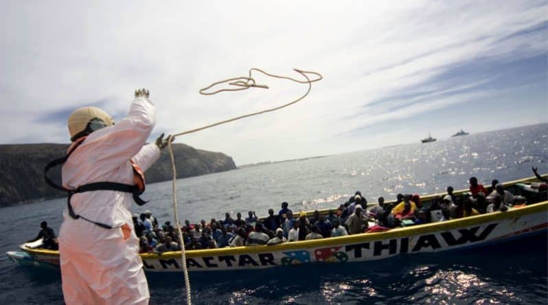 В мире: Тела 74 мигрантов были выброшены на берег Ливии
