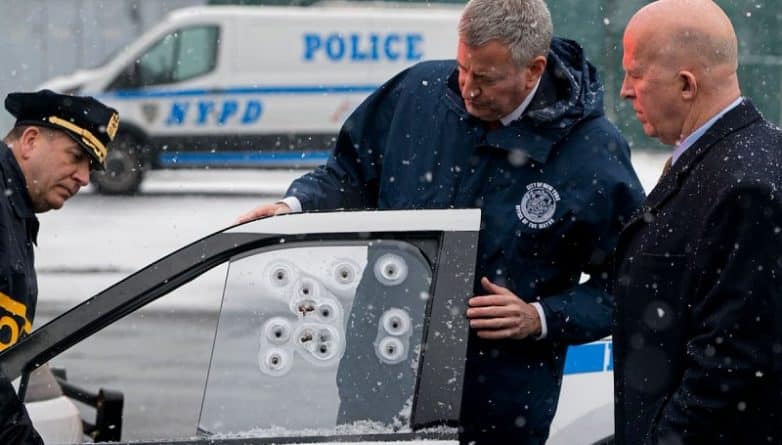 Общество: Патрульные машины полиции Нью-Йорка будут оснащены новыми пуленепробиваемыми стеклами