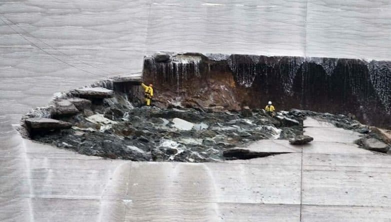 Происшествия: На самой высокой плотине США образовалась 200-футовая дыра