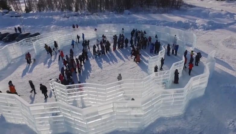 Путешествия: На берегу Байкала открылась первая в мире "ледяная библиотека чудес"