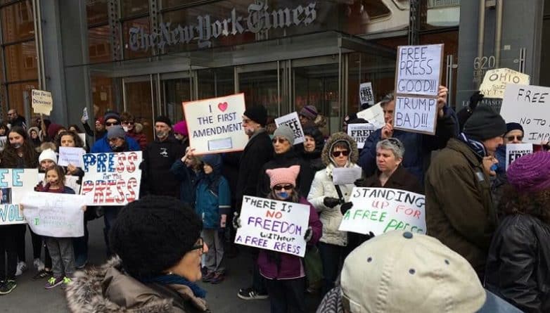 Общество: В Нью-Йорке прошла акция протеста против ограничения свободы прессы