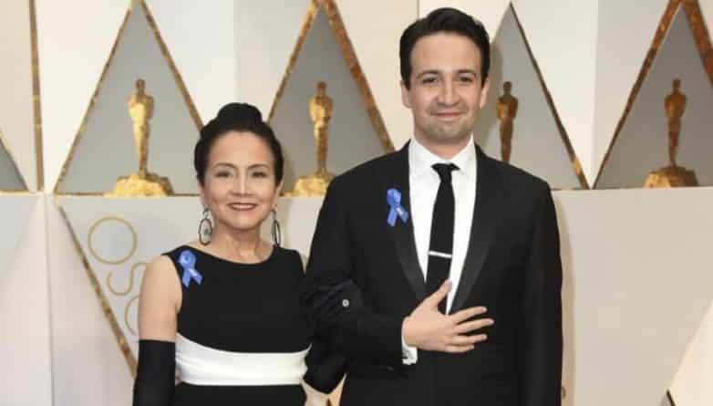 Знаменитости: Звёзды вышли на красную дорожку премии "Оскар" с голубыми лентами
