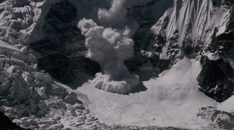 В мире: Более 100 человек погибли от схода снежных лавин в минувшие выходные