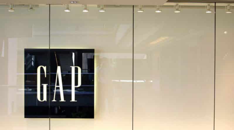 Бизнес: The Gap закрывает магазин в центре Чикаго и объявляет о распродаже